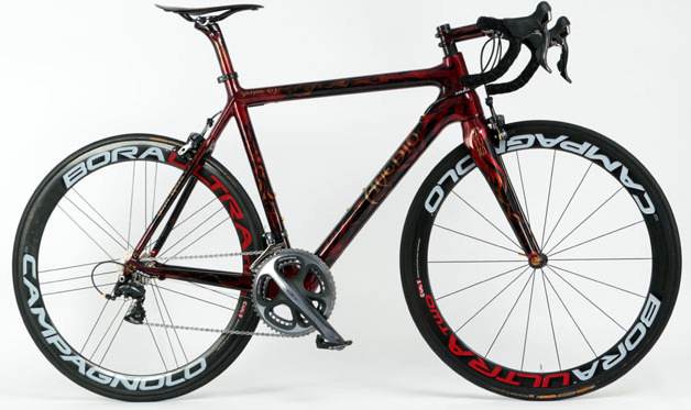 Avedio Venus 2013 red black