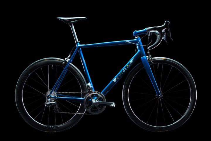 vandeyk-machine-for-riding-carbon-bicycle-01 (1)