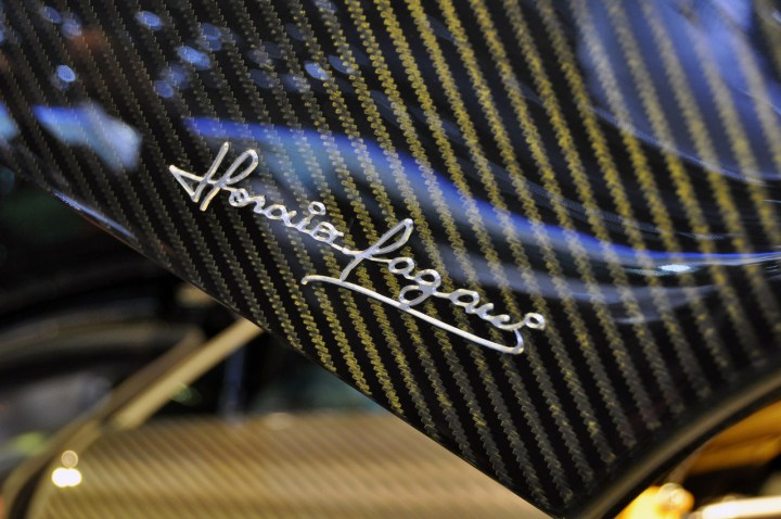 08-pagani-hyayra-carbon-fiber-geneva